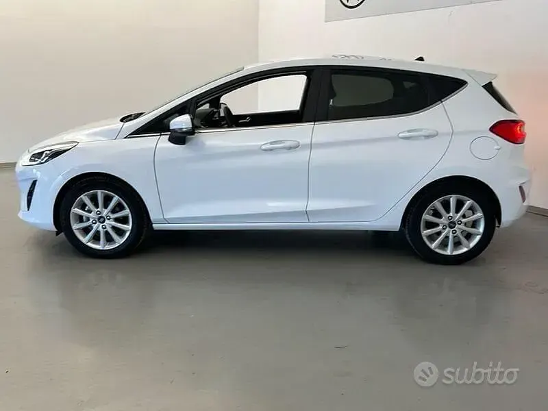 Usata Ford Fiesta 86 CV (63 kW) 2018 Bianco Utilitaria