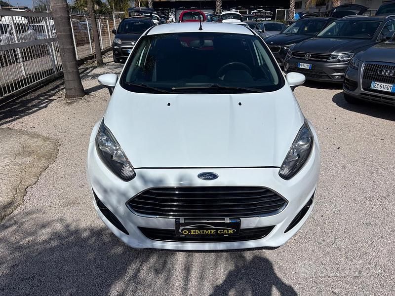 Usata Ford Fiesta Titanium 71 CV (52 kW) 2012 Bianco Utilitaria