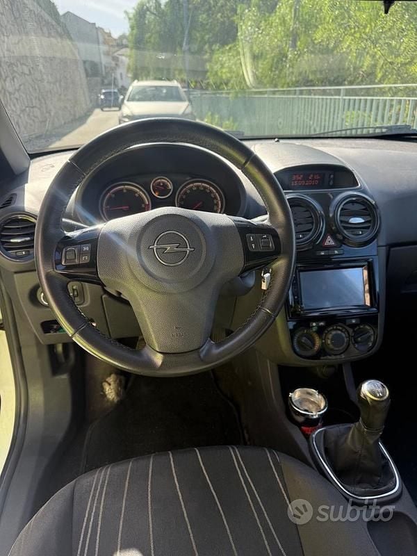 Usata Opel Corsa 102 CV (75 kW) 2022 Bianco Berlina