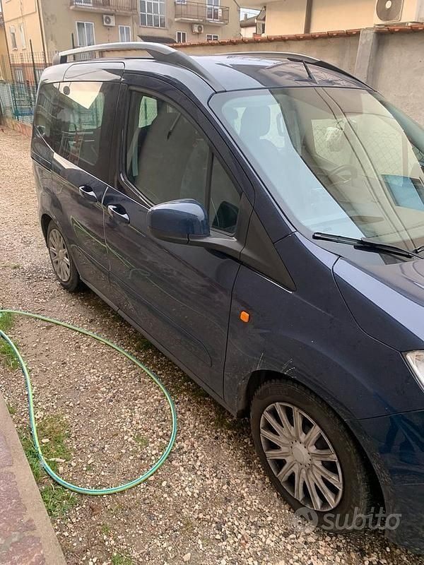 Usata Ford Tourneo Courier 75 CV (55 kW) 2015 Blu Monovolume