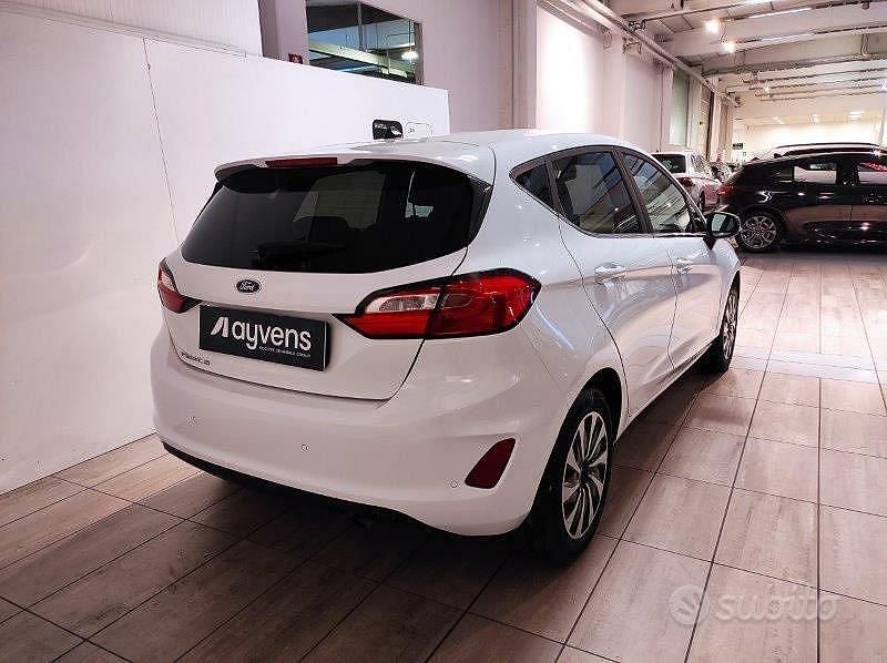 Begagnad Ford Fiesta Titanium 75 HK (55 kW) 2022 Vit Halvkombi