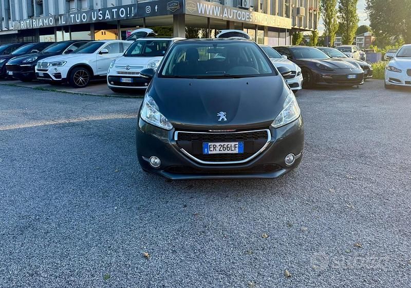 Usata Peugeot 208 Access 82 CV (60 kW) 2013 Grigio Utilitaria