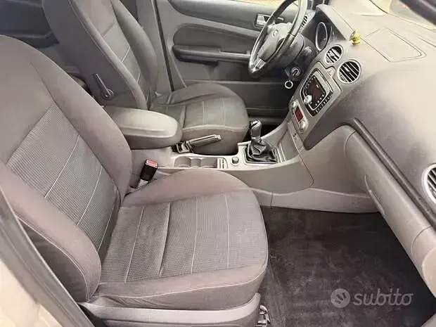 Usata Ford Focus 109 CV (80 kW) 2008 Argento Station wagon