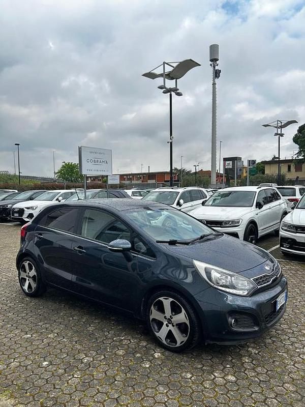 Second-hand Kia Rio 75 CP (55 kW) 2014 Albastru Berlinǎ