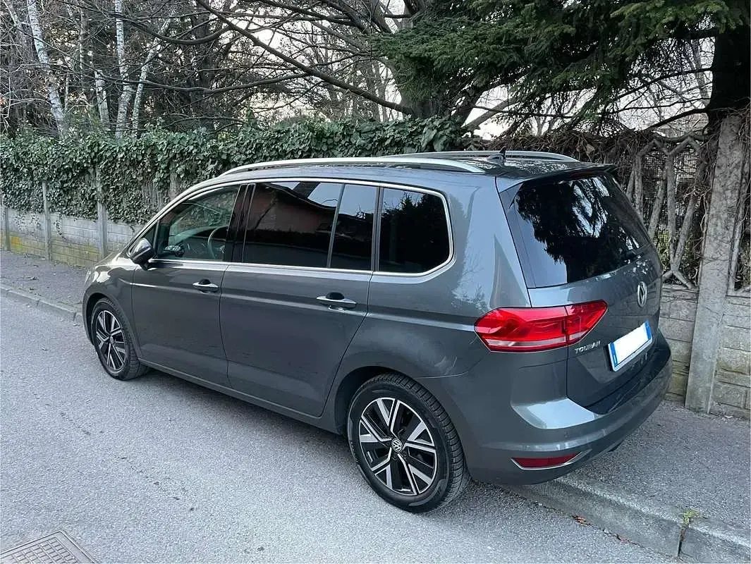 Usata VW Touran Executive 150 CV (110 kW) 2019 Grigio Monovolume
