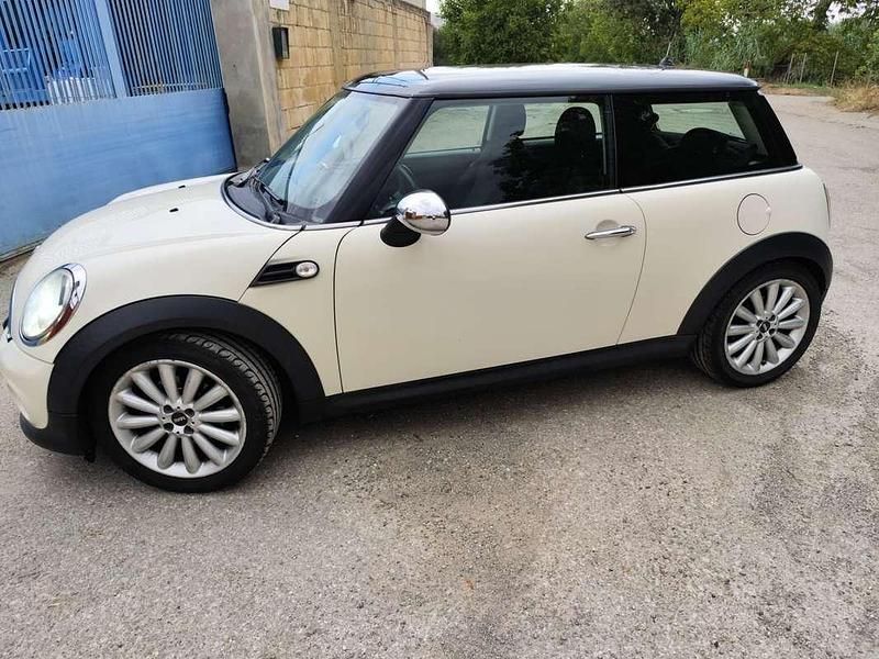 Usata 2012 Mini Cooper D Due volumi | 6000 € (Buon prezzo) - Immagine 1/4