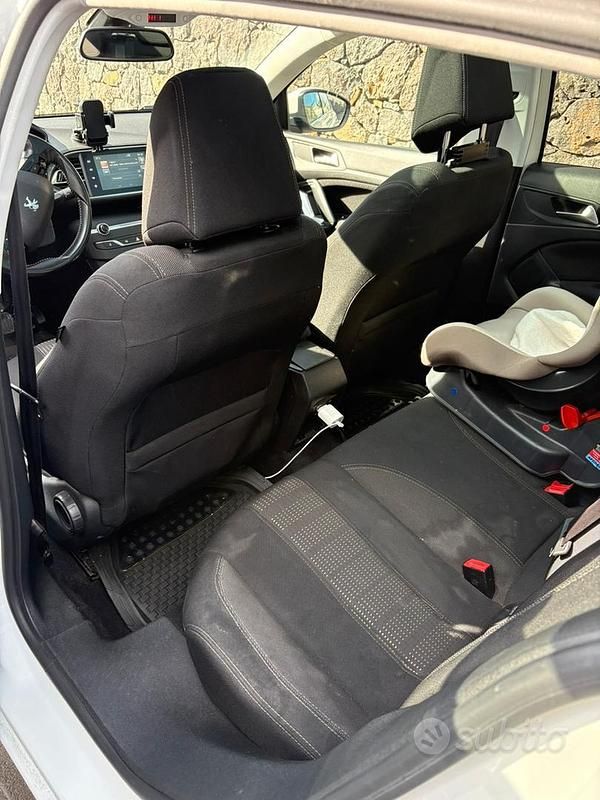 Usata 2015 Peugeot 308 | 9500 € (Cara) - Immagine 1/4