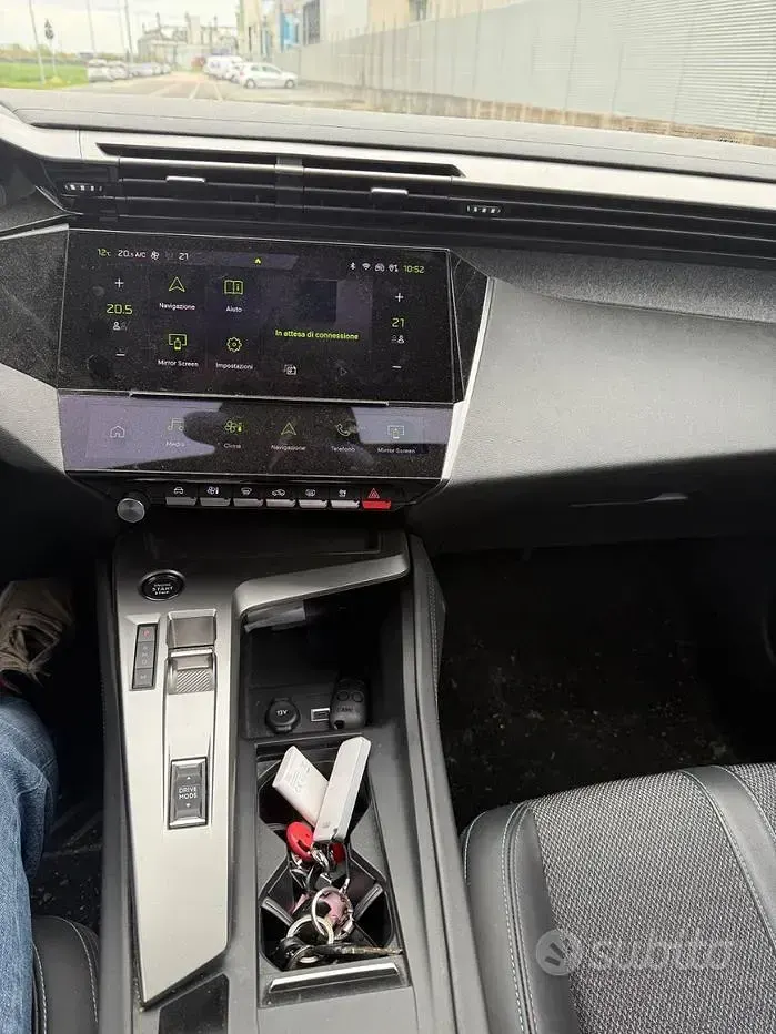 Usata Peugeot 308 SW 131 CV (96 kW) 2023 Verde Station wagon