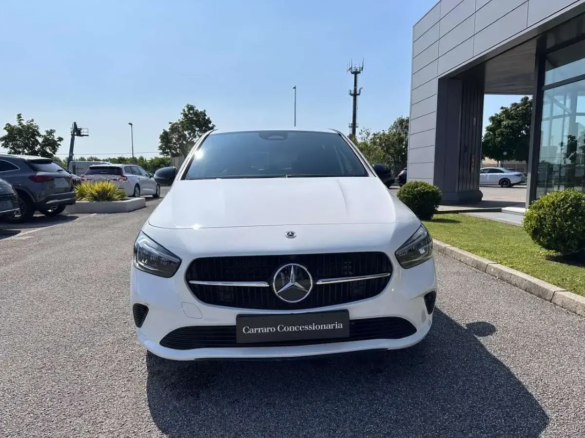 Usata Mercedes B180 116 CV (85 kW) 2025 Bianco polare Utilitaria