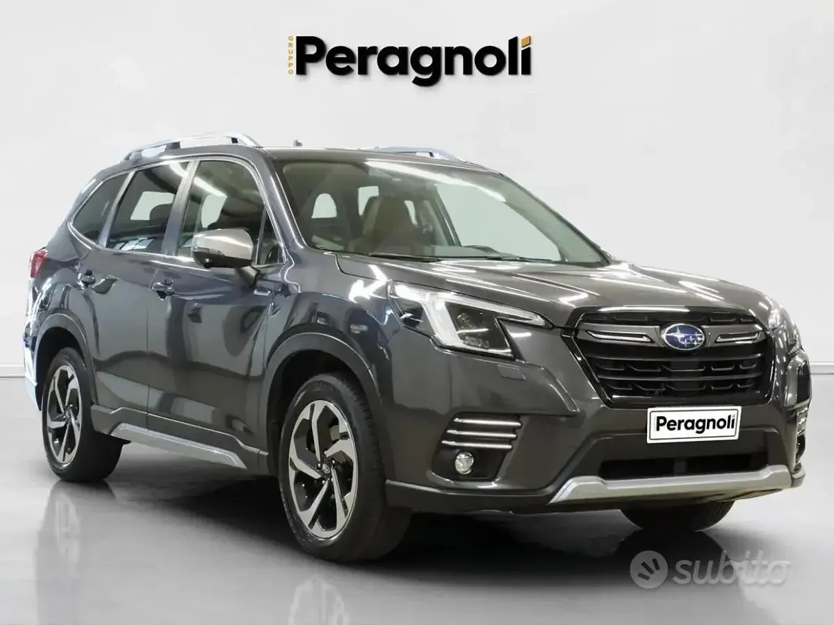 Usata Subaru Forester Premium 150 CV (110 kW) 2023 Grigio scuro SUV