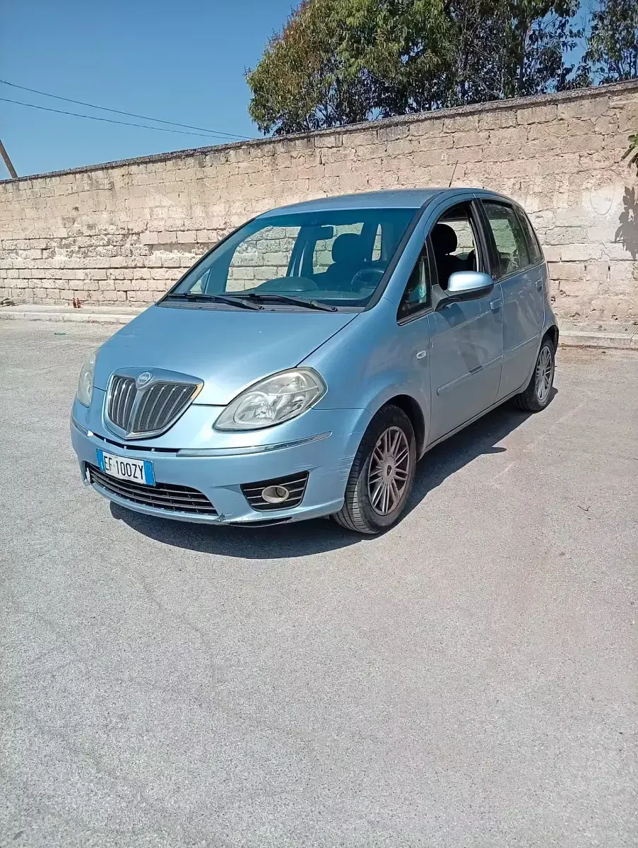 Usata Lancia Musa Gold 95 CV (69 kW) 2011 Blu Monovolume
