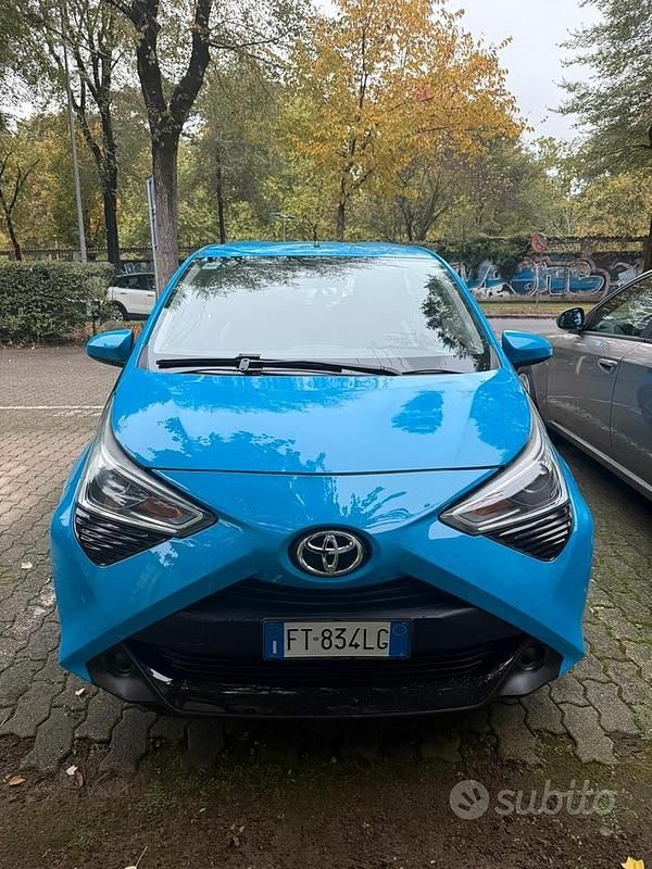 Usata Toyota Aygo 72 CV (52 kW) 2018 Blu Utilitaria