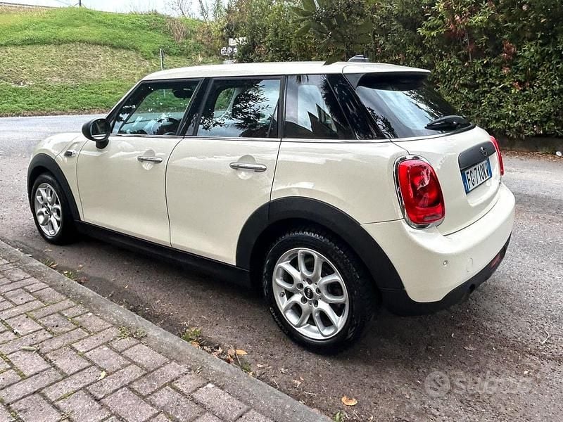 Usata Mini Cooper Hype 75 CV (55 kW) 2017 Utilitaria