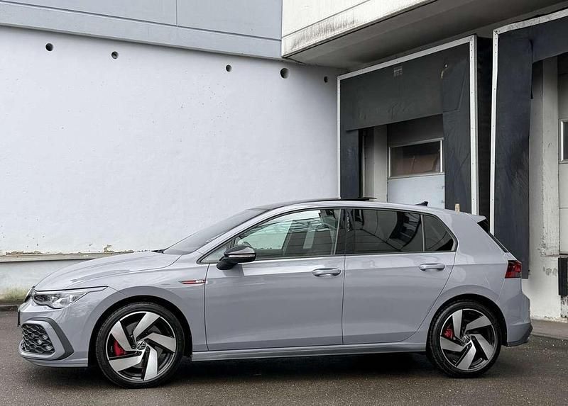 Usata VW Golf VIII GTI 245 CV (180 kW) 2023 Mondstein pastello Berlina