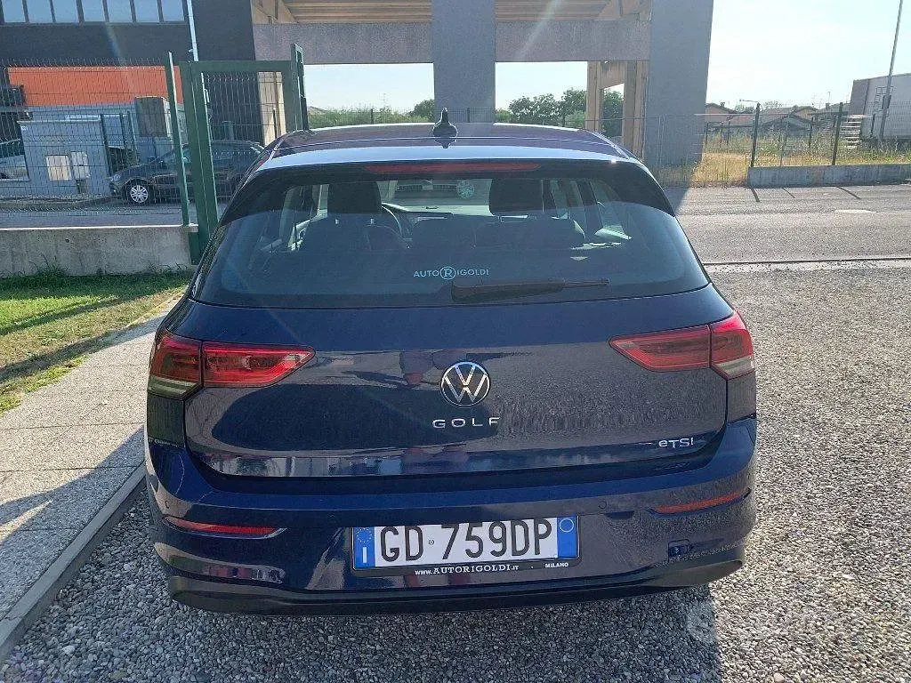 Usata VW Golf VIII Life 110 CV (80 kW) 2020 Blu Berlina