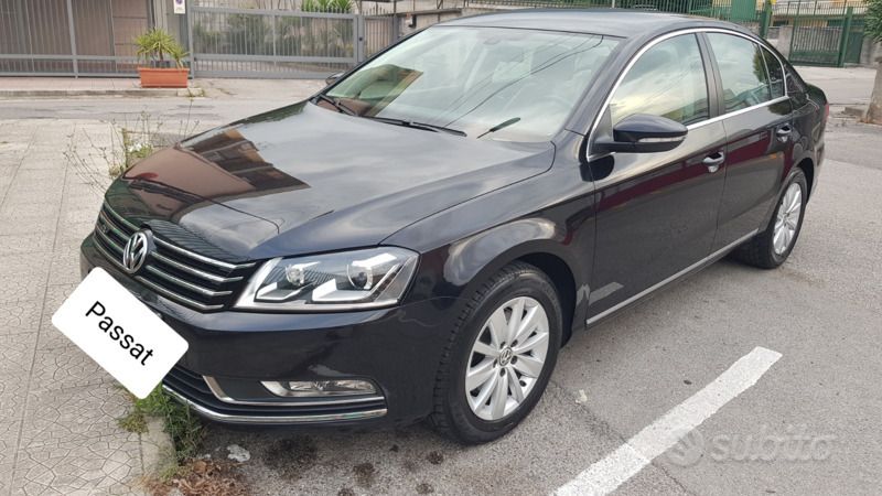 Nero Usata 2014 VW Passat R Berlina | 6900 € (Buon prezzo) - Immagine 1/4