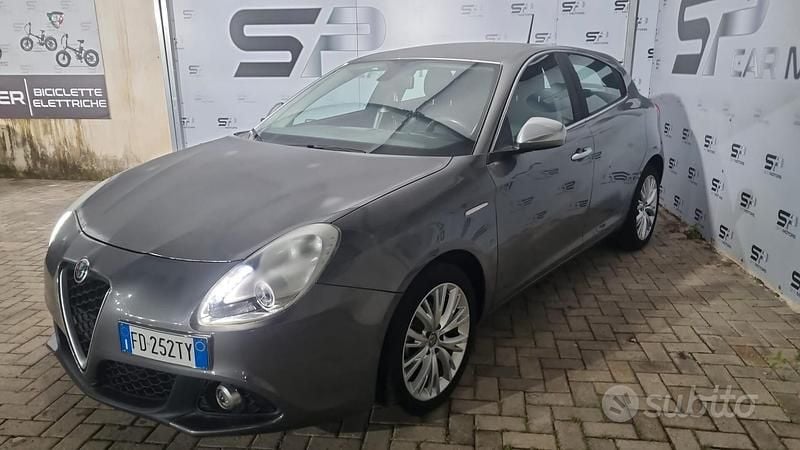 Usata Alfa Romeo Giulietta Super 120 CV (88 kW) 2016 Grigio Utilitaria