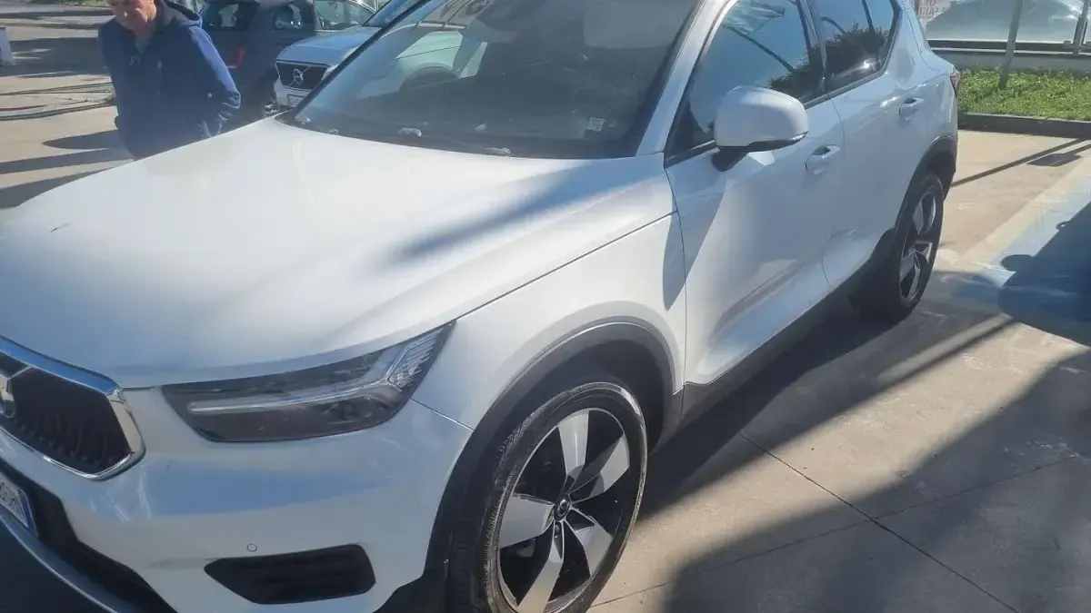 Usata Volvo XC40 Momentum 150 CV (110 kW) 2019 Bianco SUV
