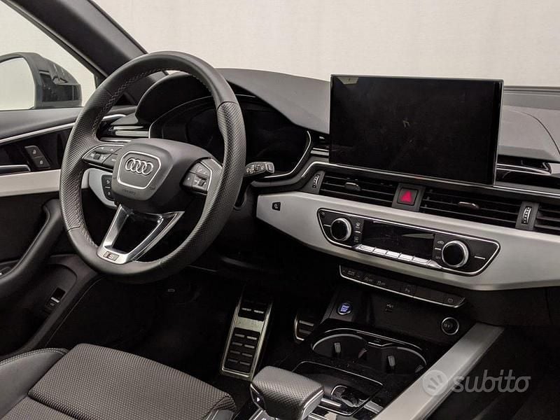 Begagnad Audi A4 S-Line 204 HK (150 kW) 2024 Svart Kombi