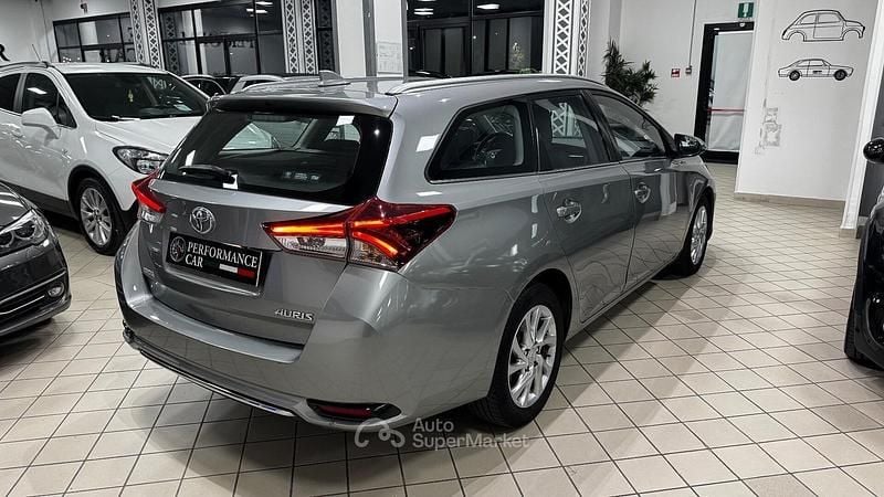 Usata Toyota Auris Lounge 111 CV (81 kW) 2017 Station wagon