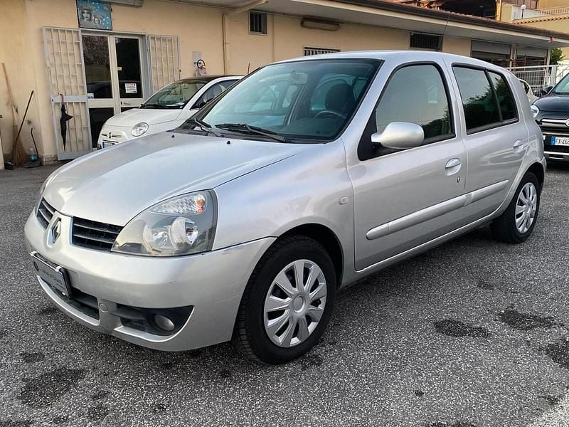 Grigio Usata 2007 Renault Clio II Utilitaria | 2500 € (Super prezzo) - Immagine 1/4