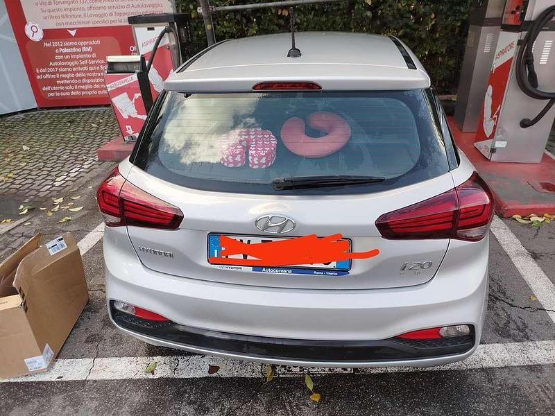 Grigio Usata 2019 Hyundai i20 Blackline Due volumi | 10.500 € (Buon prezzo) - Immagine 1/4