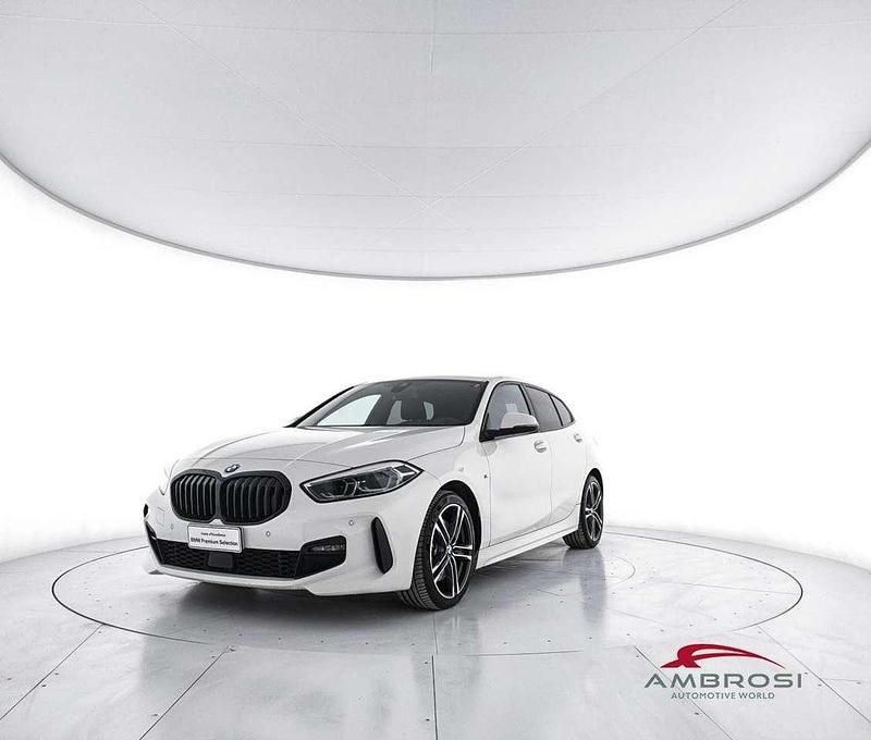 Bianco Usata 2023 BMW 120 M Sport Due volumi | 27.621 € (Super prezzo) - Immagine 1/4
