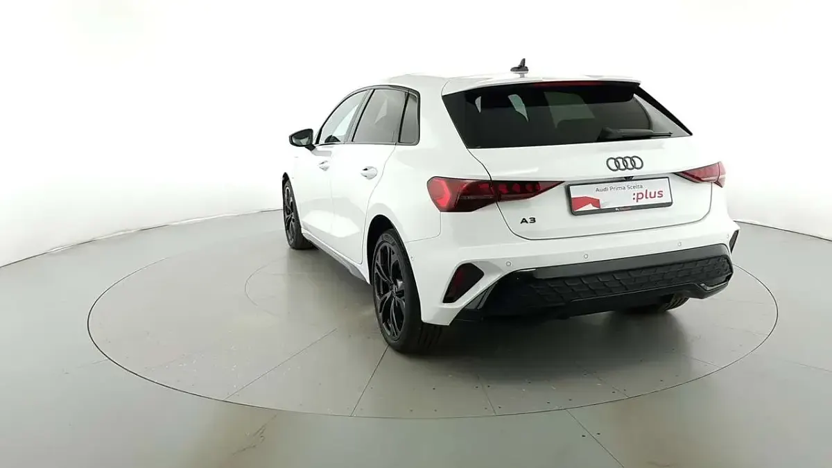 Nuova Audi A3 S-Line 272 CV (200 kW) 2025 Bianco Berlina