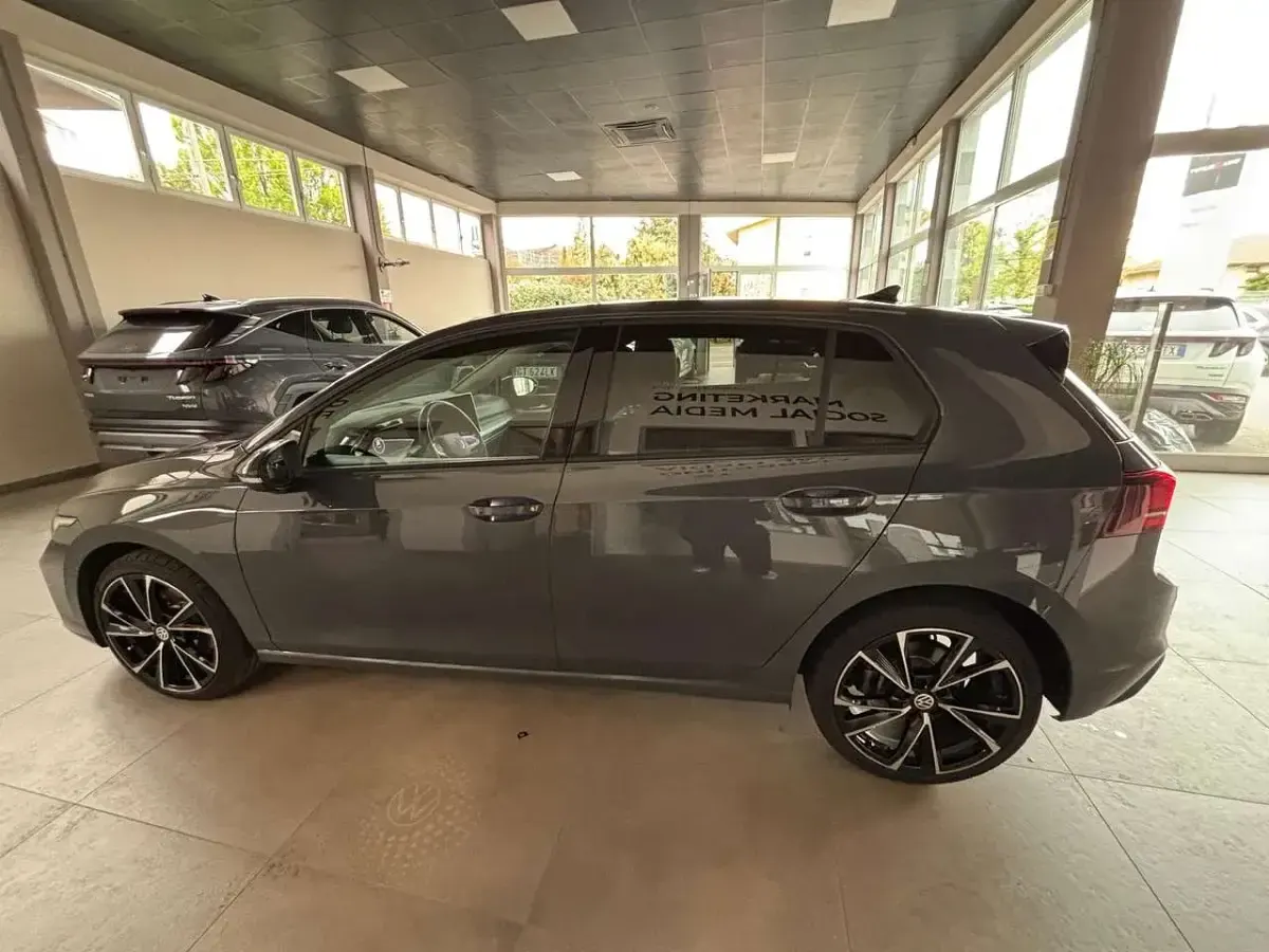 Usata VW Golf VIII Edition 150 CV (110 kW) 2024 Grigio Berlina