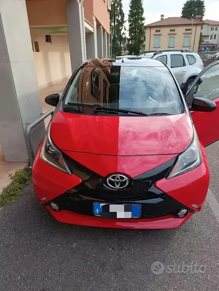 Usata Toyota Aygo City 69 CV (50 kW) 2017 Rosso Utilitaria