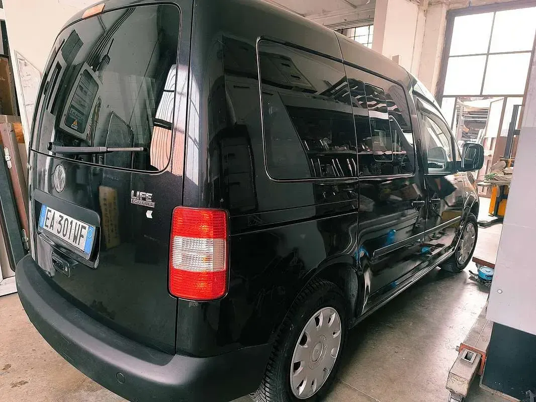 Usata VW Caddy Style 109 CV (80 kW) 2010 Nero Monovolume