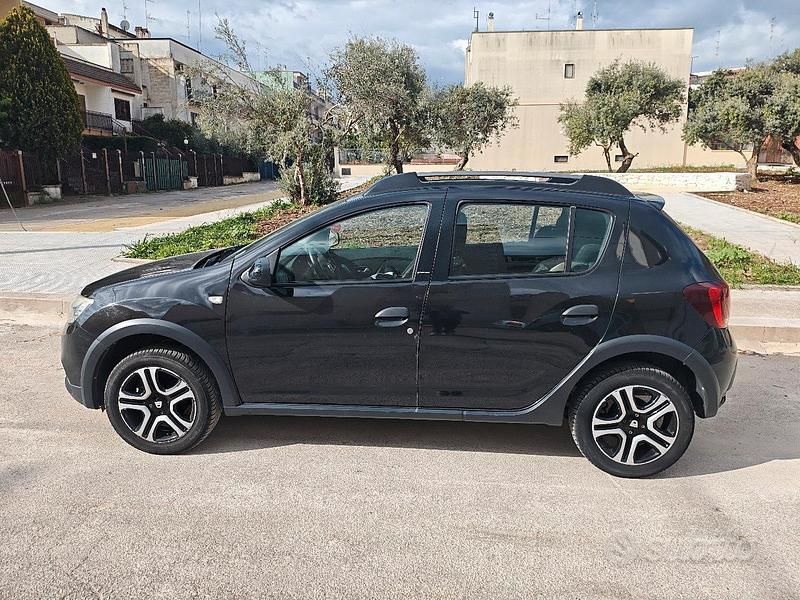 Usata Dacia Sandero Stepway 90 CV (66 kW) 2018 Nero Berlina