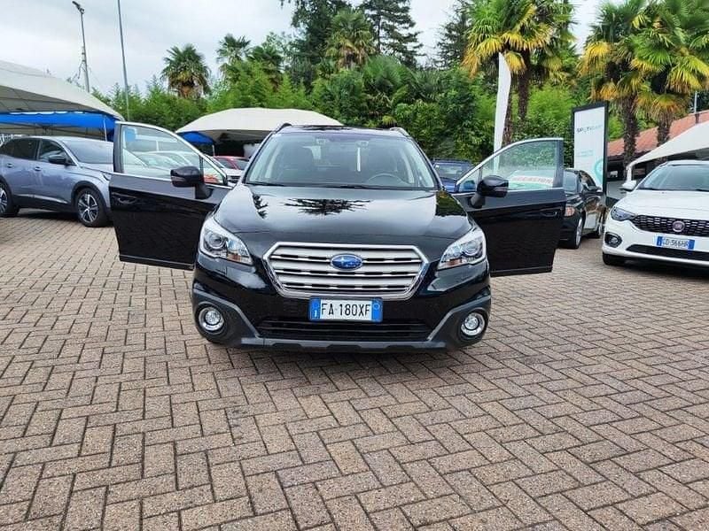 Usata Subaru Outback Style 150 CV (110 kW) 2015 Blu Station wagon