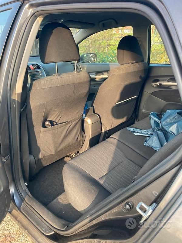 Usata Toyota Auris Sol 90 CV (66 kW) 2007 Utilitaria