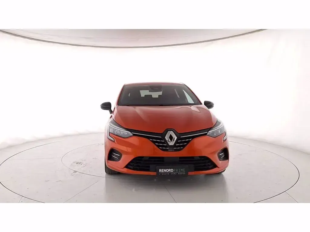 Usata Renault Clio Techno 145 CV (106 kW) 2023 Arancione Utilitaria