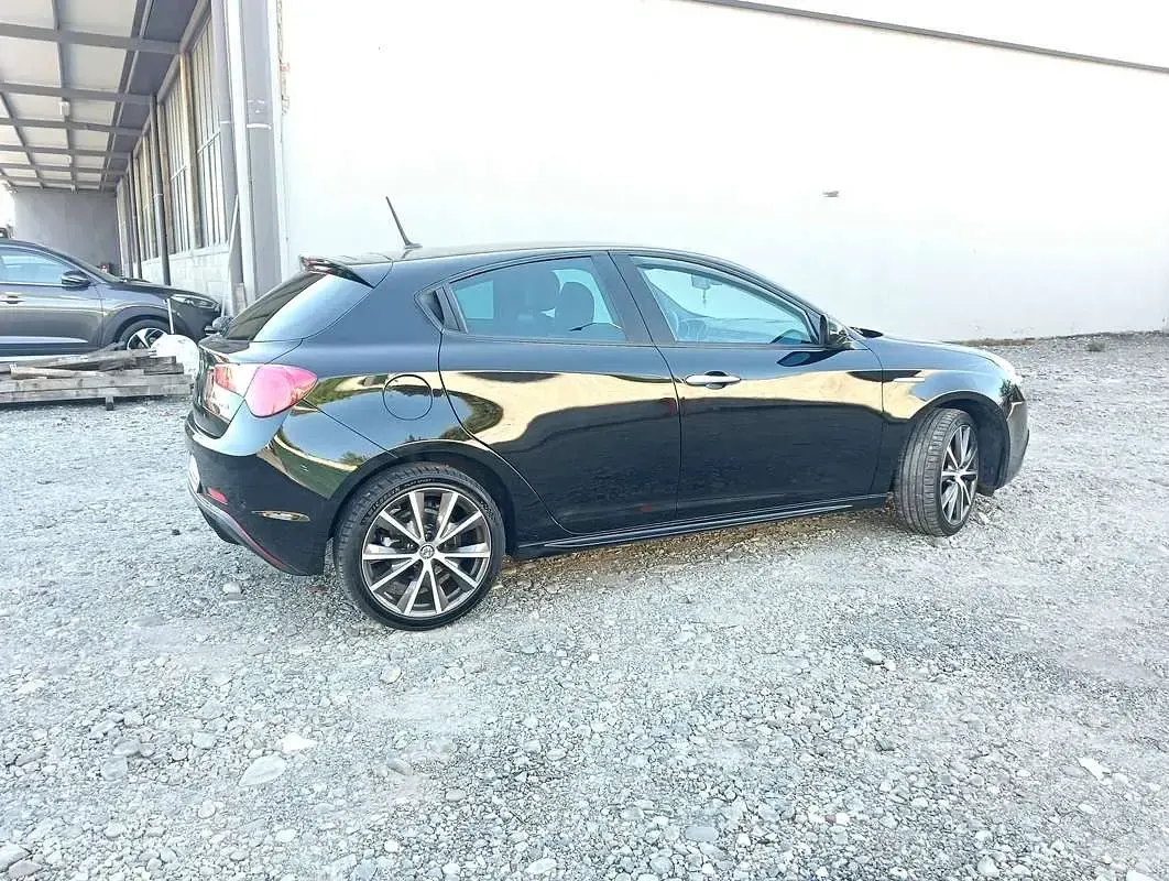 Usata Alfa Romeo Giulietta 120 CV (88 kW) 2019 Nero Utilitaria