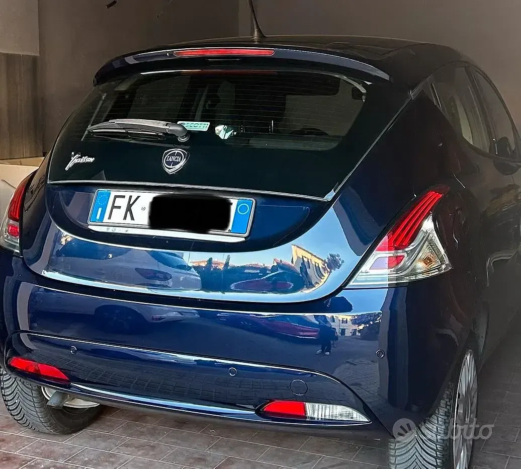 Usata Lancia Ypsilon Silver 95 CV (69 kW) 2017 Bluazzurro Utilitaria