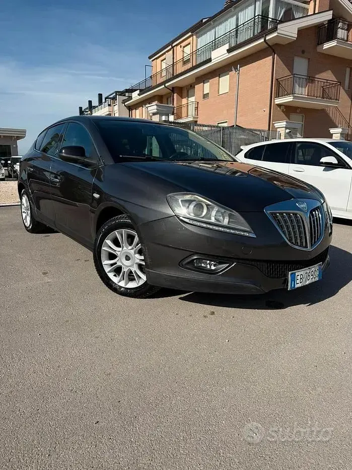 Usata Lancia Delta 120 CV (88 kW) 2010 Grigio Utilitaria