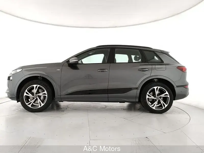Nuova Audi Q6 e-tron S-Line 119 kW (163 CV) 2026 Grigio SUV