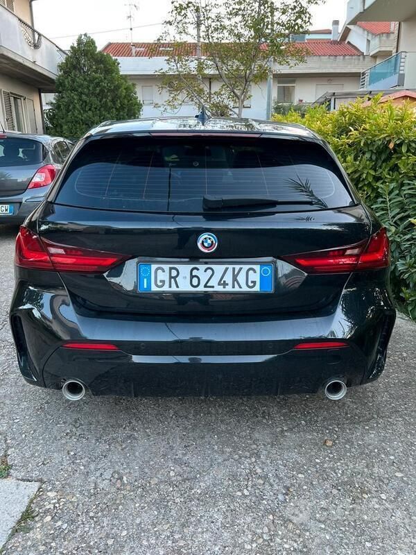 Nero Usata 2022 BMW 118 M Sport Due volumi | 27.300 € (Buon prezzo) - Immagine 1/4