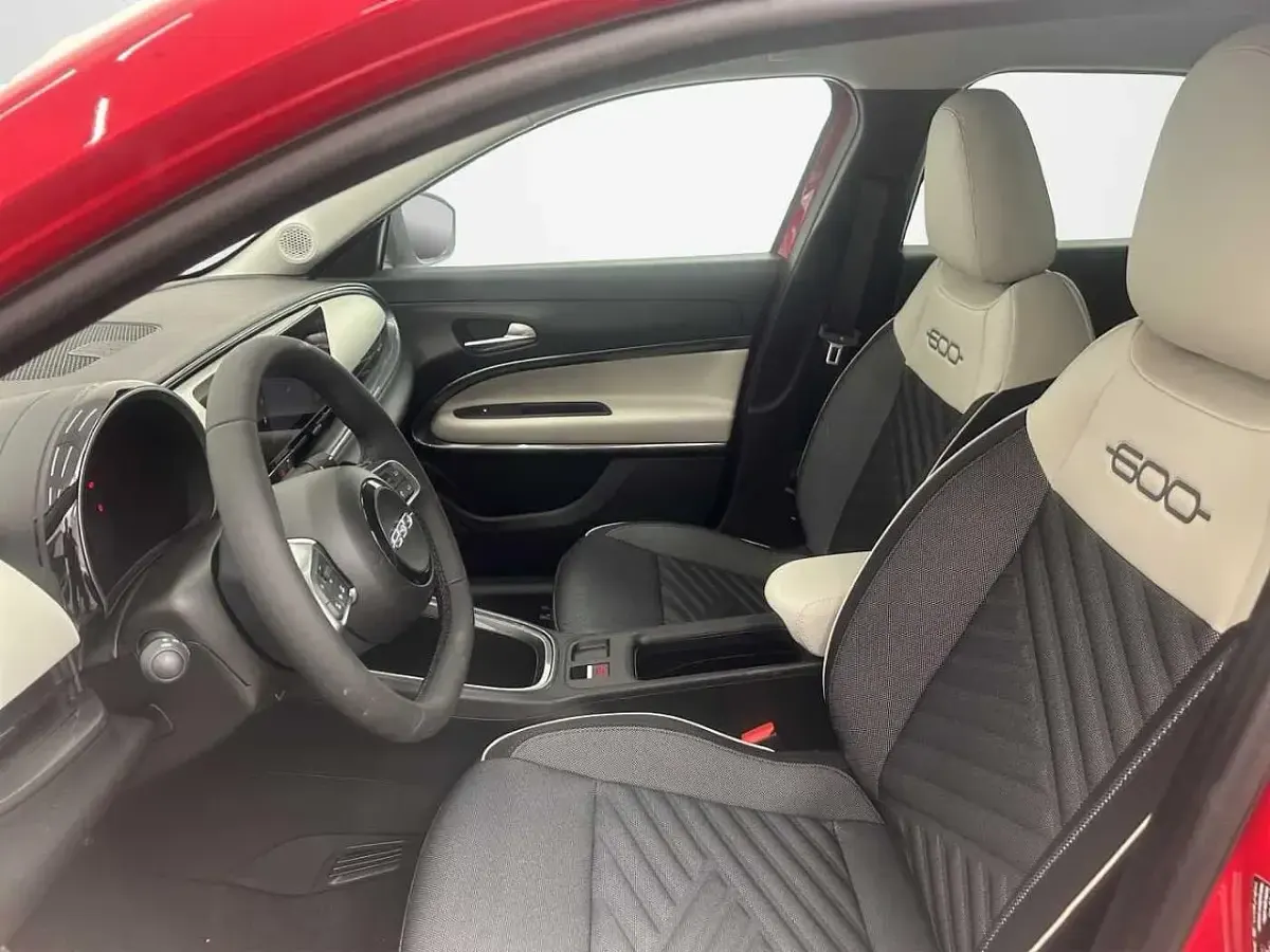 Nuova Fiat 600 La Prima 110 CV (80 kW) 2026 Rosso SUV