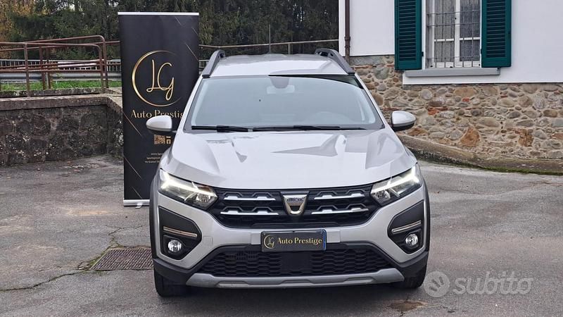 Usata Dacia Jogger Comfort 101 CV (74 kW) 2022 Grigio Monovolume