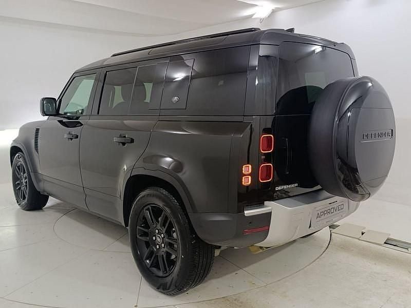Usata Land Rover Defender SE 249 CV (183 kW) 2023 Santorini black SUV