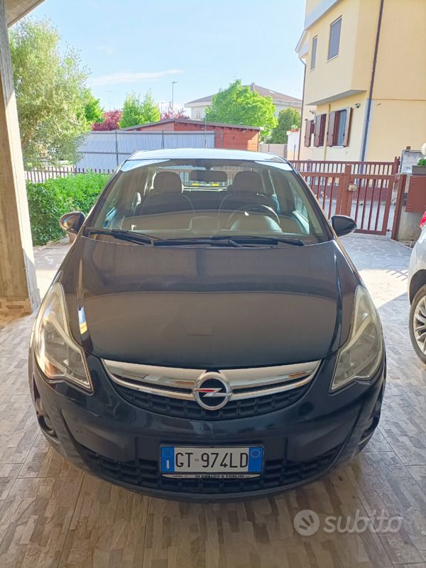 Usata Opel Corsa 58 CV (42 kW) 2013 Nero Utilitaria