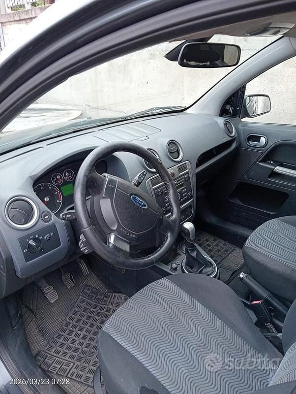 Usata Ford Fusion Titanium 68 CV (50 kW) 2009 Grigio Utilitaria