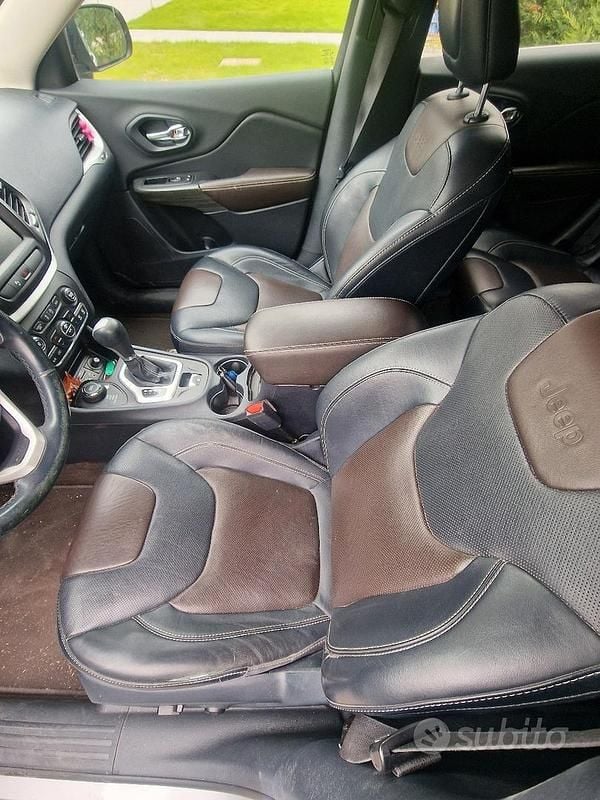 Usata Jeep Cherokee 200 CV (147 kW) 2016 Grigio SUV
