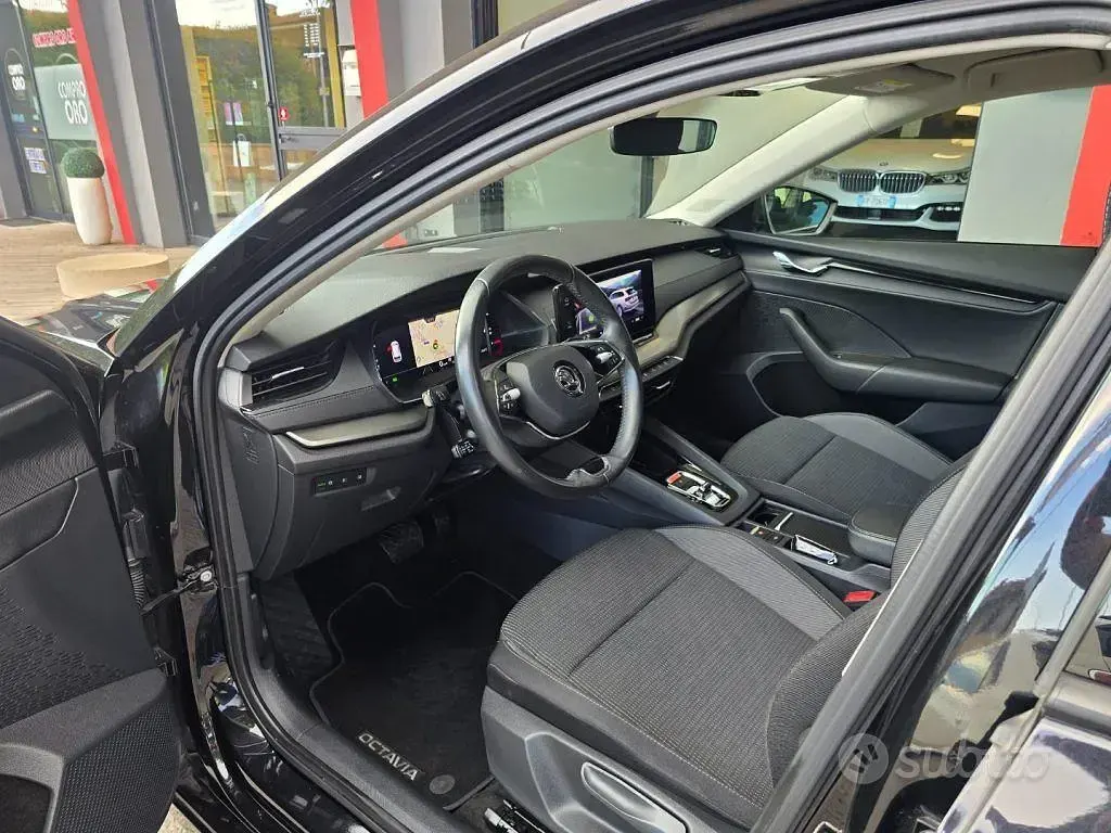 Usata Skoda Octavia Executive 150 CV (110 kW) 2022 Nero Station wagon