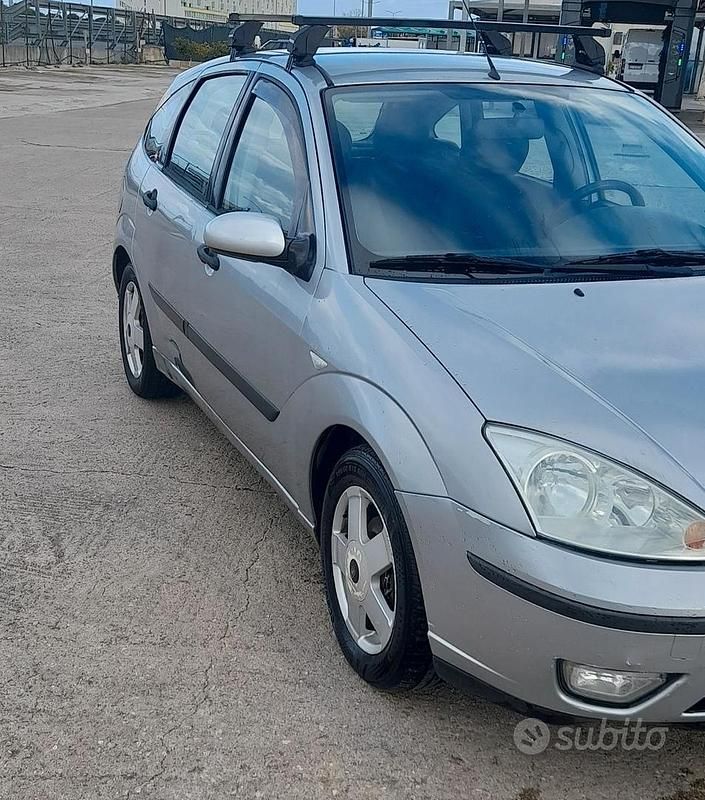 Usata Ford Focus 100 CV (73 kW) 2004 Grigio Berlina