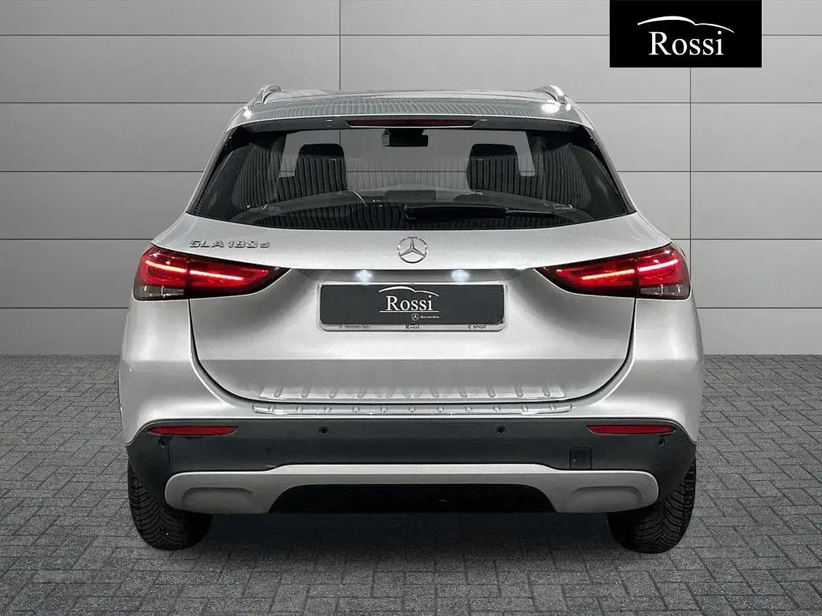 Usata Mercedes GLA180 Business 116 CV (85 kW) 2021 Nero SUV