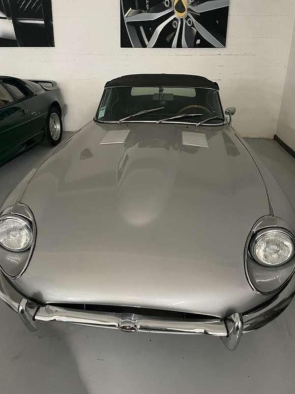 Usata Jaguar E-Type 265 CV (194 kW) 1970 Argento